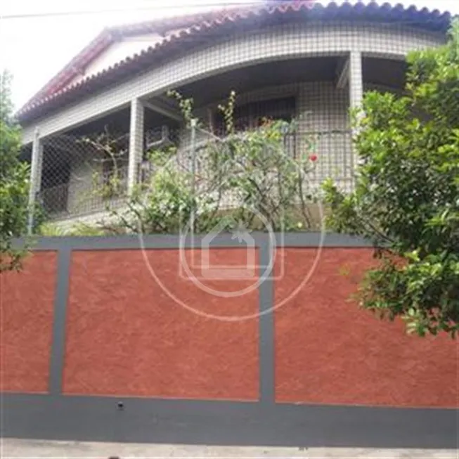 Foto 1 de Casa com 2 Quartos à venda, 298m² em Jardim Sulacap, Rio de Janeiro