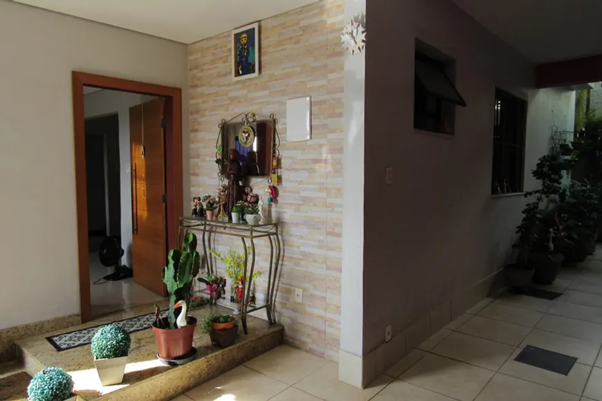 Foto 1 de Casa com 3 Quartos à venda, 200m² em Vila Operaria, Nova Lima