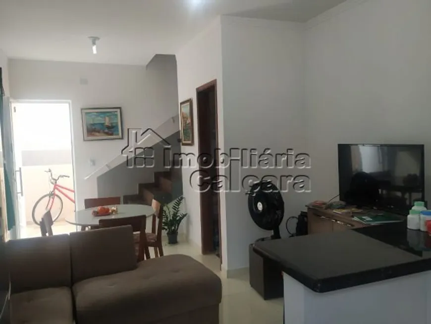 Foto 1 de Casa de Condomínio com 2 Quartos à venda, 52m² em Balneário Maracanã, Praia Grande
