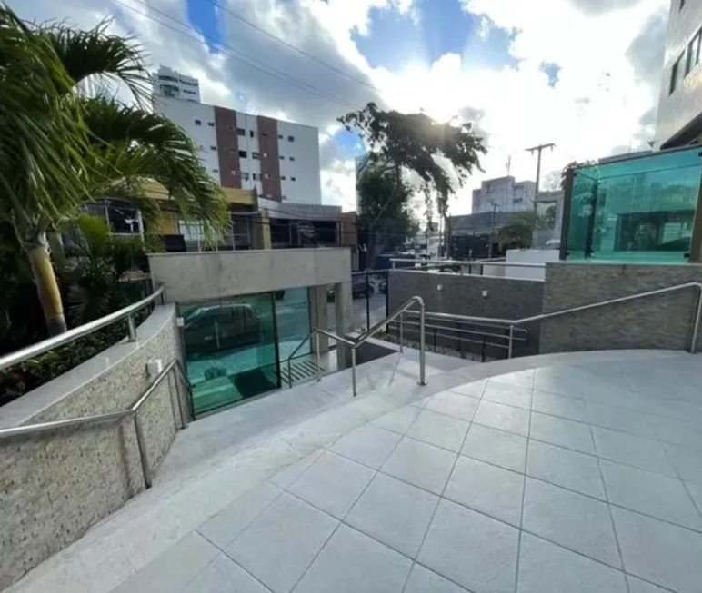 Foto 1 de Apartamento com 4 Quartos para alugar, 136m² em Boa Viagem, Recife