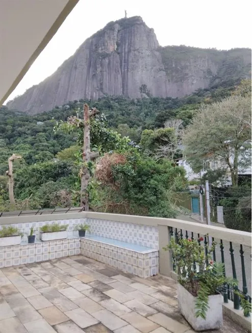 Foto 1 de Casa com 4 Quartos para alugar, 500m² em Jardim Botânico, Rio de Janeiro