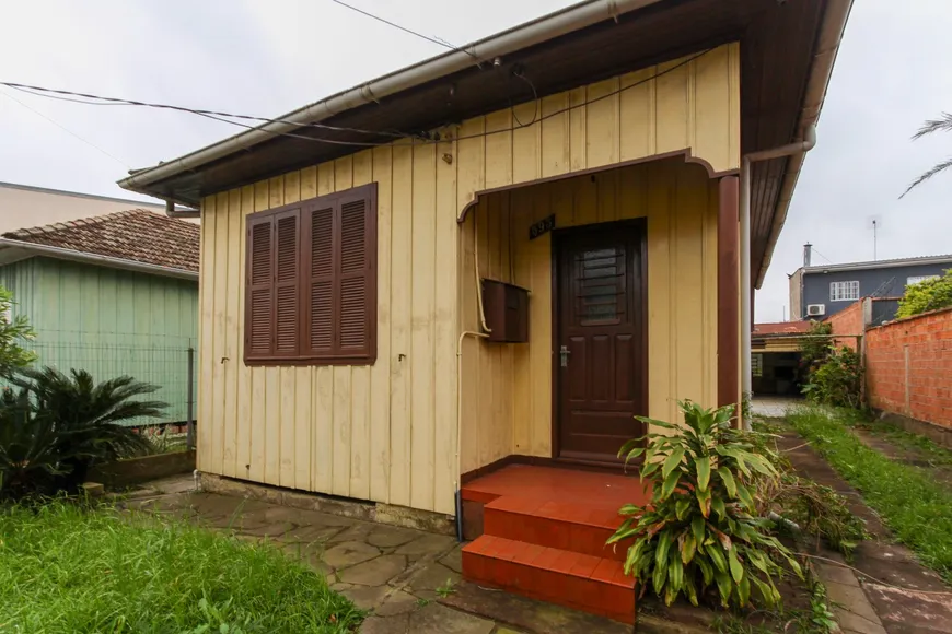 Foto 1 de Casa com 2 Quartos à venda, 360m² em Fátima, Canoas