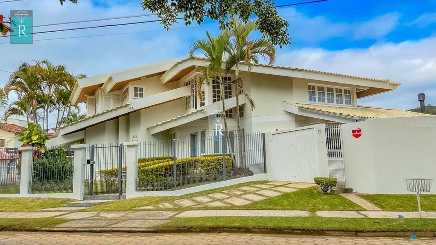 Foto 1 de Sobrado com 4 Quartos à venda, 330m² em Córrego Grande, Florianópolis