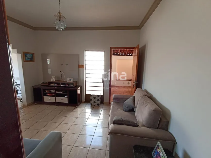 Foto 1 de Casa com 3 Quartos à venda, 132m² em Dona Zulmira, Uberlândia