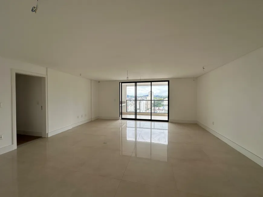 Foto 1 de Apartamento com 4 Quartos à venda, 220m² em Granbery, Juiz de Fora