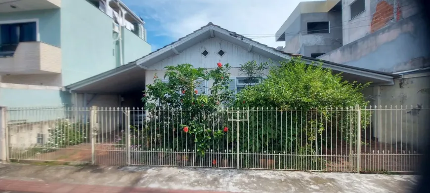 Foto 1 de Casa com 3 Quartos à venda, 117m² em Nacoes, Balneário Camboriú