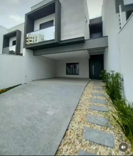 Foto 1 de Sobrado com 3 Quartos à venda, 148m² em América, Joinville