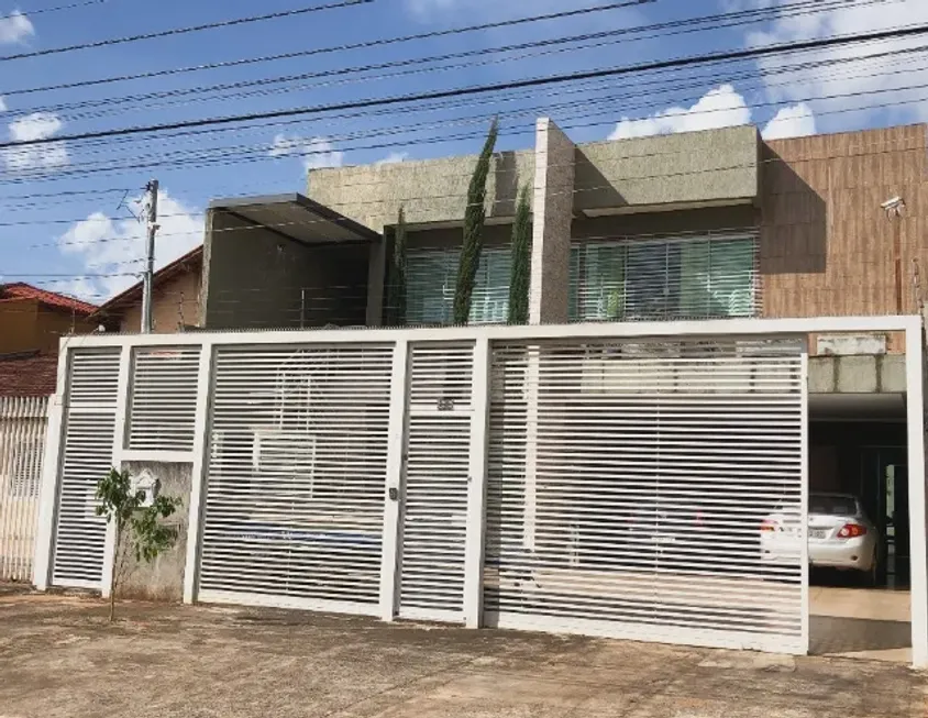 Foto 1 de Sobrado com 3 Quartos à venda, 340m² em Taguatinga Norte, Brasília