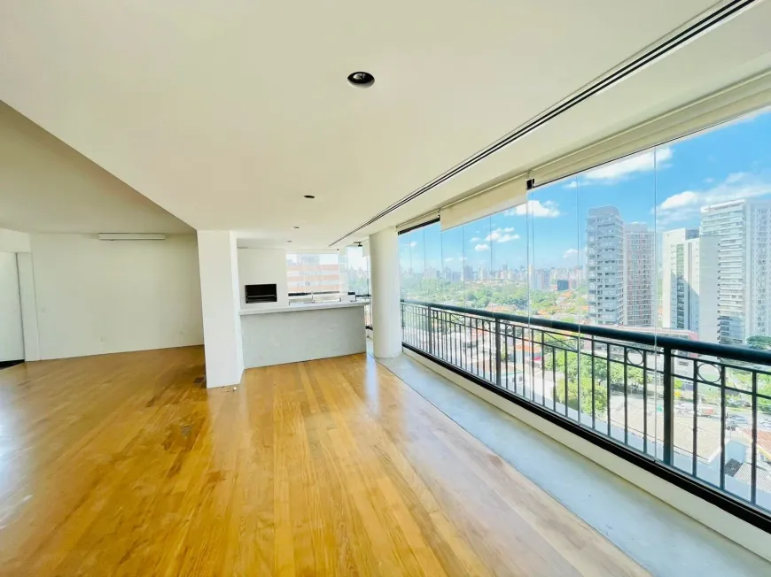 Foto 1 de Apartamento com 3 Quartos à venda, 215m² em Sumaré, São Paulo