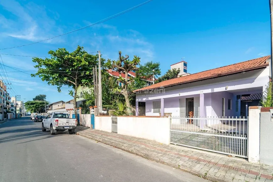 Foto 1 de Casa com 2 Quartos à venda, 110m² em Bombas, Bombinhas