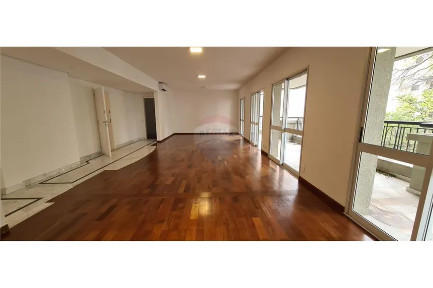 Foto 1 de Apartamento com 4 Quartos à venda, 221m² em Moema, São Paulo