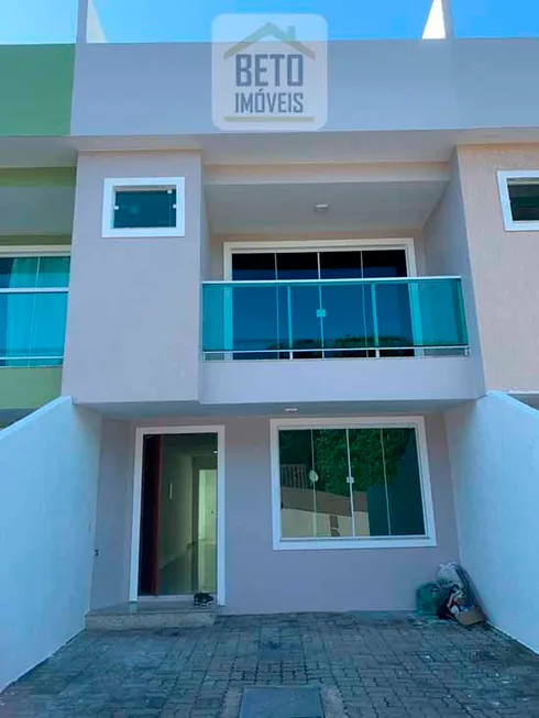 Foto 1 de Sobrado com 3 Quartos para venda ou aluguel, 110m² em São Marcos, Macaé