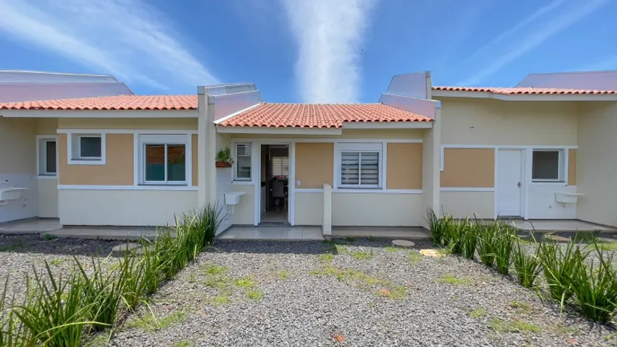 Foto 1 de Casa de Condomínio com 3 Quartos à venda, 35m² em Morada Vale II, Gravataí