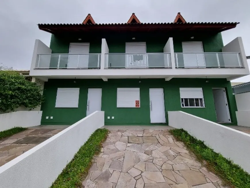 Foto 1 de Casa com 2 Quartos à venda, 75m² em Guarujá, Porto Alegre