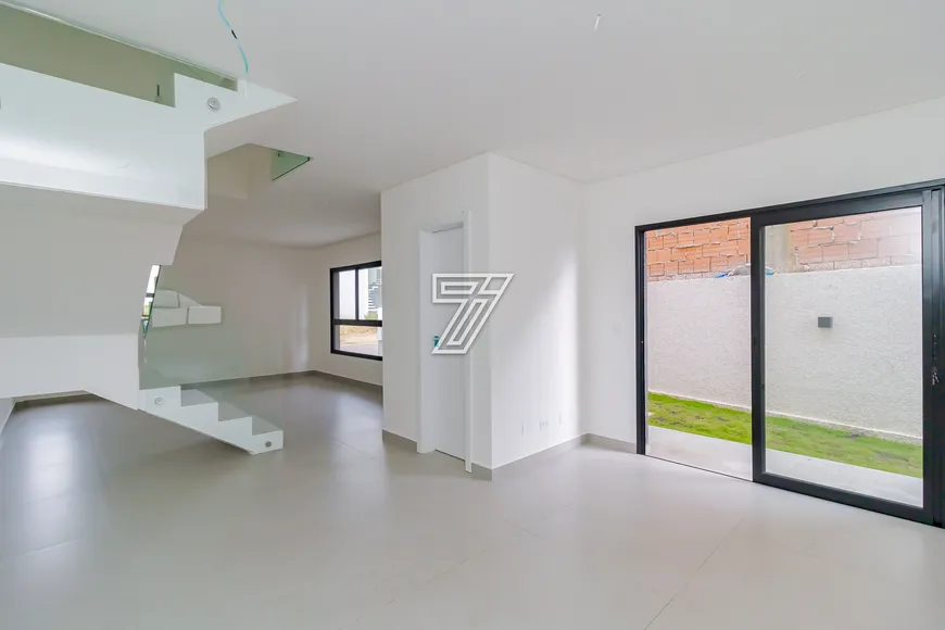 Foto 1 de Casa de Condomínio com 3 Quartos à venda, 191m² em Santa Cândida, Curitiba