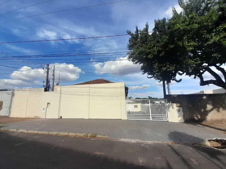 Foto 1 de Casa com 3 Quartos para alugar, 197m² em Vila Ferroviária, Araraquara