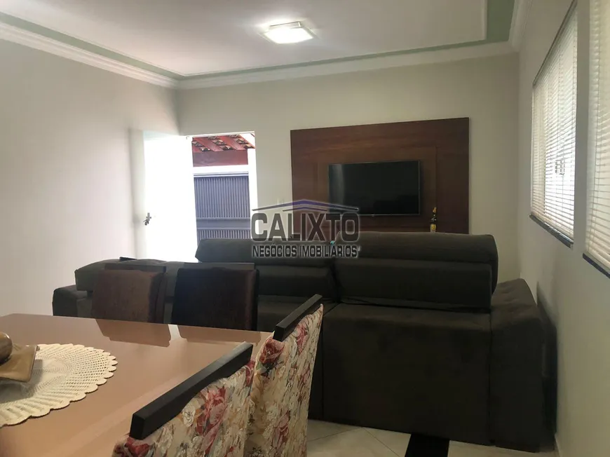 Foto 1 de Casa com 4 Quartos à venda, 230m² em Jardim Inconfidência, Uberlândia