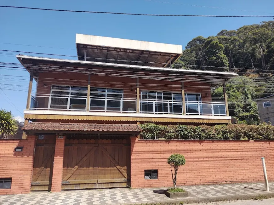 Foto 1 de Casa com 7 Quartos à venda, 361m² em Vale do Paraíso, Teresópolis