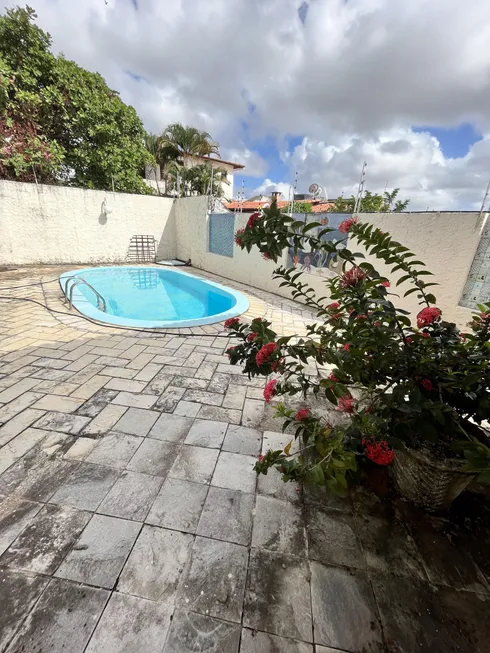 Foto 1 de Casa com 5 Quartos para venda ou aluguel, 250m² em Lagoa Nova, Natal