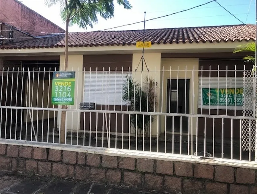 Foto 1 de Casa com 2 Quartos à venda, 112m² em Santa Maria Goretti, Porto Alegre