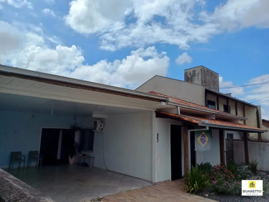 Foto 1 de Casa com 3 Quartos à venda, 217m² em Adhemar Garcia, Joinville