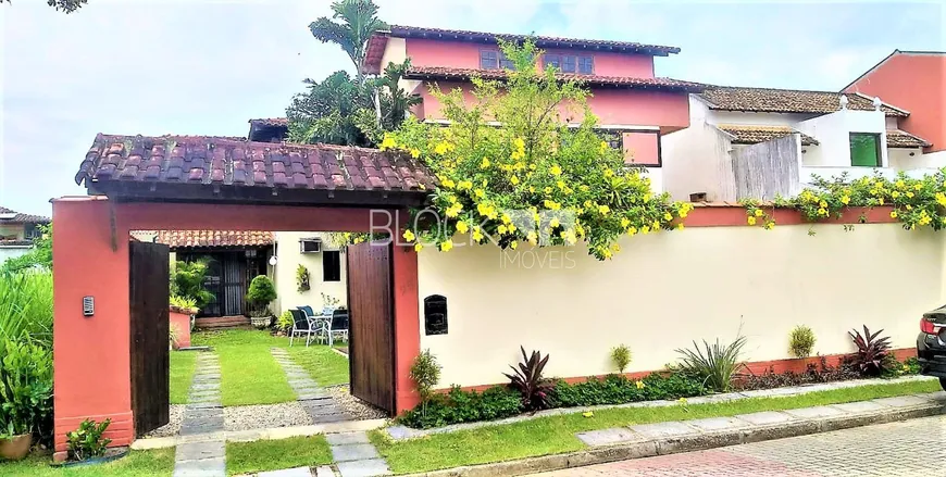 Foto 1 de Casa de Condomínio com 4 Quartos à venda, 278m² em Vargem Pequena, Rio de Janeiro
