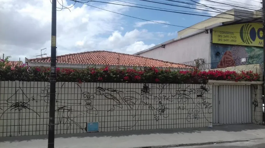 Foto 1 de Casa com 3 Quartos à venda, 150m² em Montese, Fortaleza