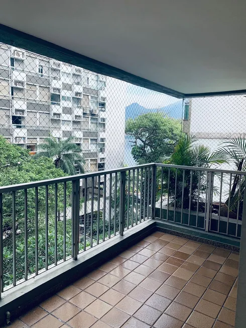 Foto 1 de Apartamento com 3 Quartos à venda, 140m² em Lagoa, Rio de Janeiro