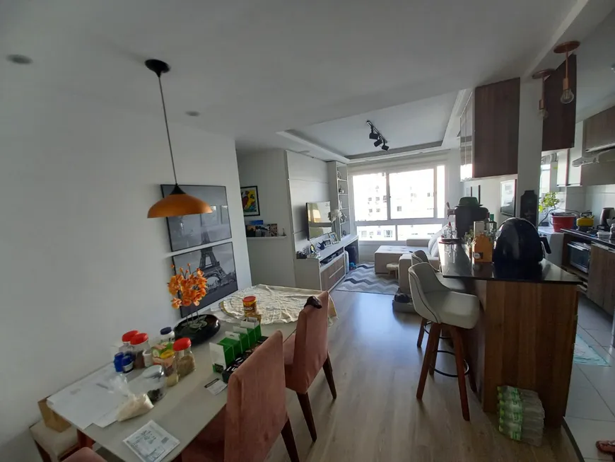 Foto 1 de Apartamento com 3 Quartos à venda, 70m² em Azenha, Porto Alegre