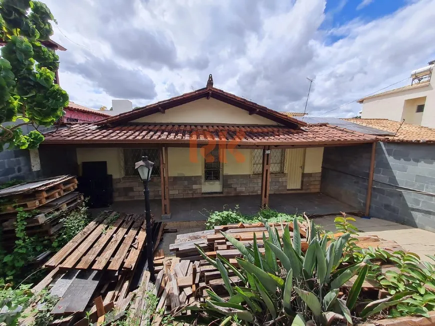 Foto 1 de Casa com 3 Quartos à venda, 220m² em Alípio de Melo, Belo Horizonte