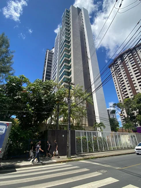 Foto 1 de Apartamento com 4 Quartos à venda, 205m² em Jaqueira, Recife