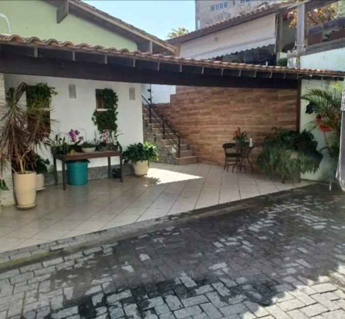 Foto 1 de Casa com 5 Quartos à venda, 350m² em Sapê, Niterói