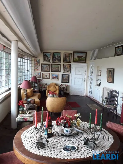 Foto 1 de Casa com 4 Quartos à venda, 350m² em Pacaembu, São Paulo