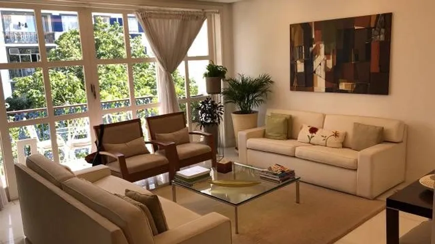 Foto 1 de Apartamento com 4 Quartos à venda, 175m² em Lagoa, Rio de Janeiro