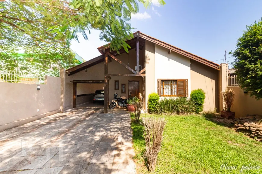 Foto 1 de Casa com 3 Quartos à venda, 204m² em Nossa Senhora das Graças, Canoas