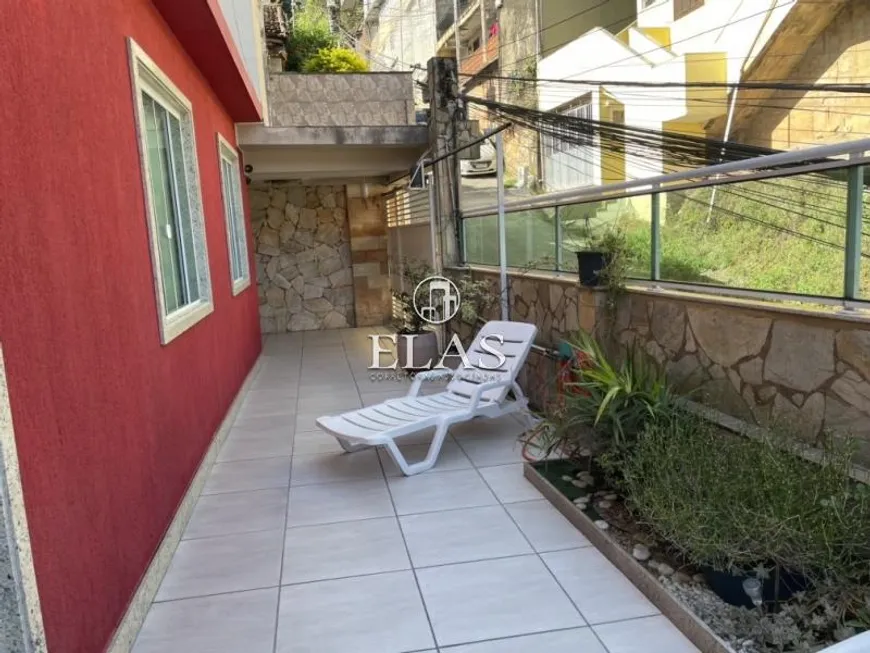 Foto 1 de Casa com 3 Quartos à venda, 75m² em Castelanea, Petrópolis