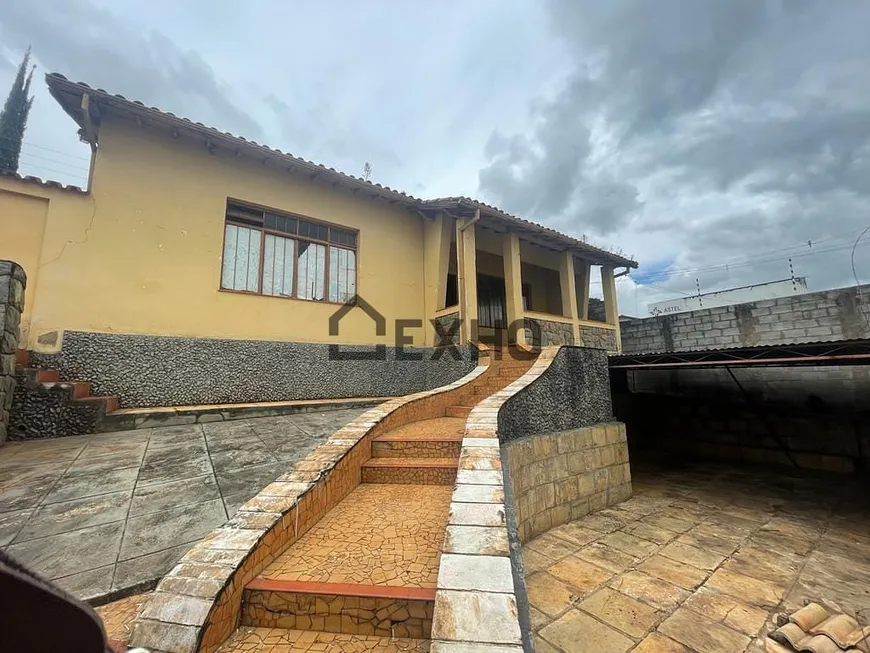 Foto 1 de Casa com 3 Quartos à venda, 527m² em Vila Santana, Anápolis