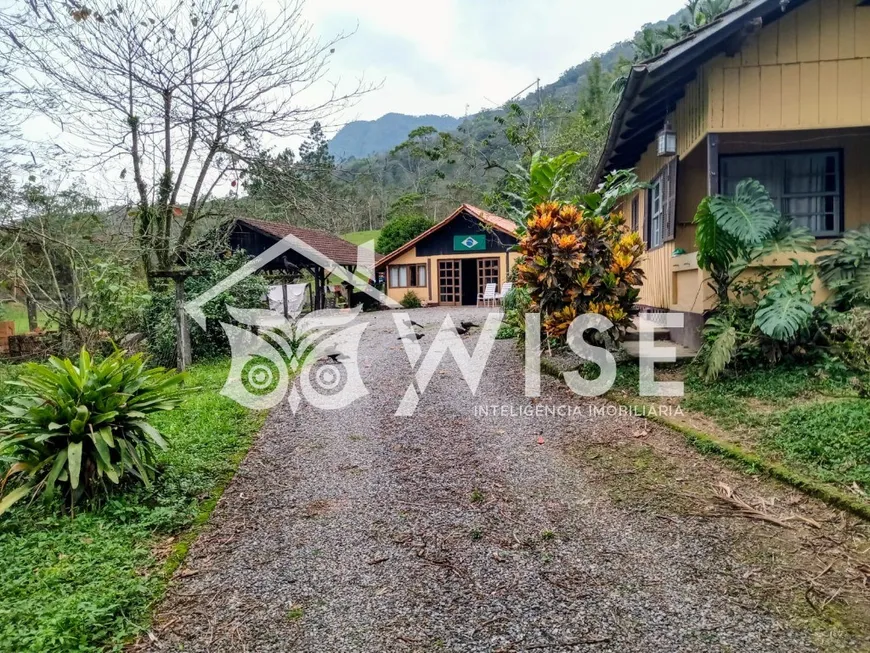 Foto 1 de Fazenda/Sítio com 3 Quartos à venda, 200m² em Vila Nova, Joinville