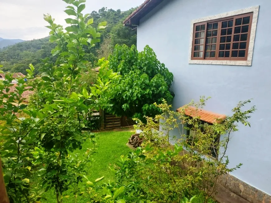 Foto 1 de Casa de Condomínio com 4 Quartos à venda, 215m² em Nogueira, Petrópolis