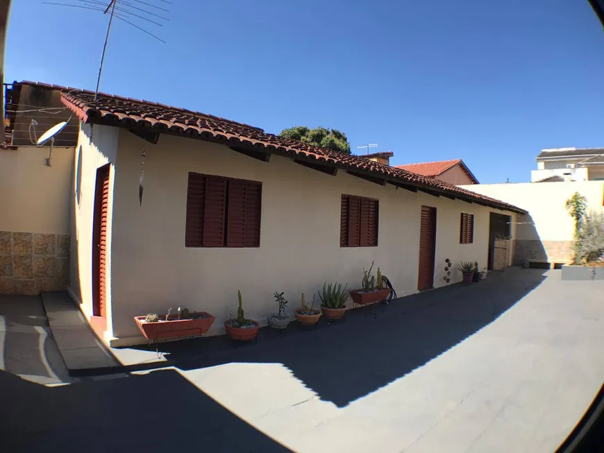 Foto 1 de Casa com 3 Quartos à venda, 462m² em Setor Crimeia Oeste, Goiânia