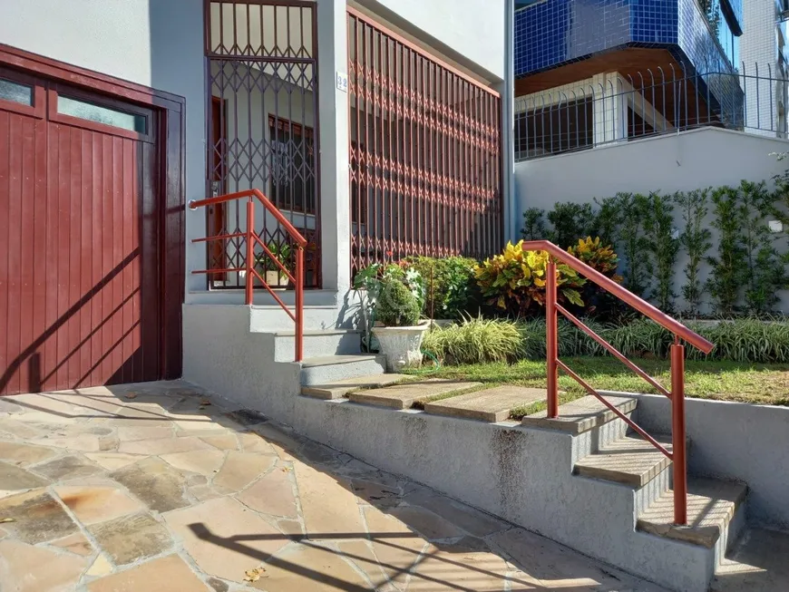 Foto 1 de Casa com 3 Quartos à venda, 171m² em Jardim Lindóia, Porto Alegre