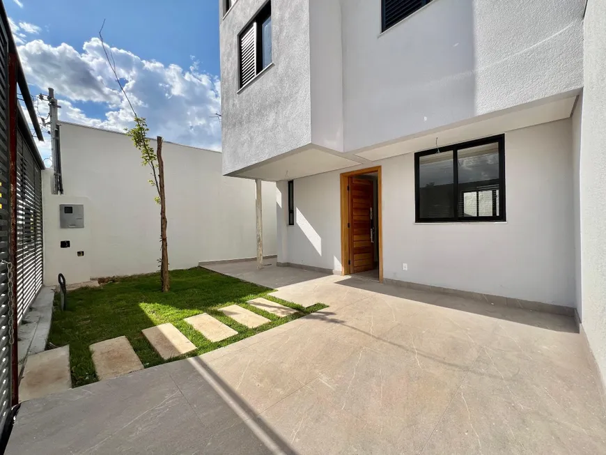 Foto 1 de Casa com 3 Quartos à venda, 90m² em Planalto, Belo Horizonte