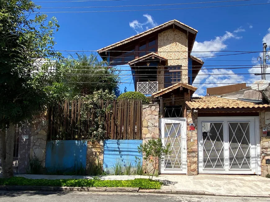 Foto 1 de Sobrado com 3 Quartos à venda, 226m² em Jardim Alvorada, Santo André