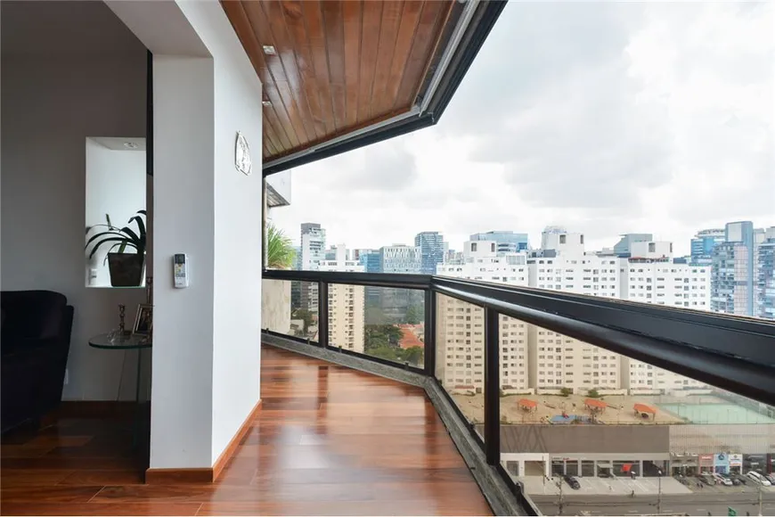 Foto 1 de Apartamento com 2 Quartos à venda, 151m² em Vila Olímpia, São Paulo