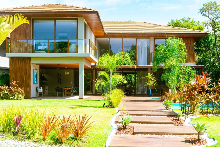 Foto 1 de Casa de Condomínio com 7 Quartos à venda, 400m² em Praia do Forte, Mata de São João