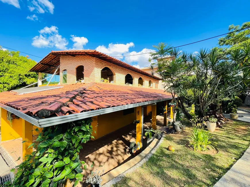 Foto 1 de Casa com 5 Quartos à venda, 330m² em Santa Amélia, Belo Horizonte