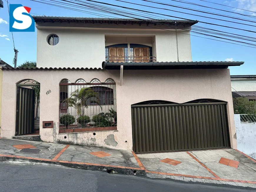 Foto 1 de Casa com 4 Quartos à venda, 207m² em Nossa Senhora das Graças, Juiz de Fora