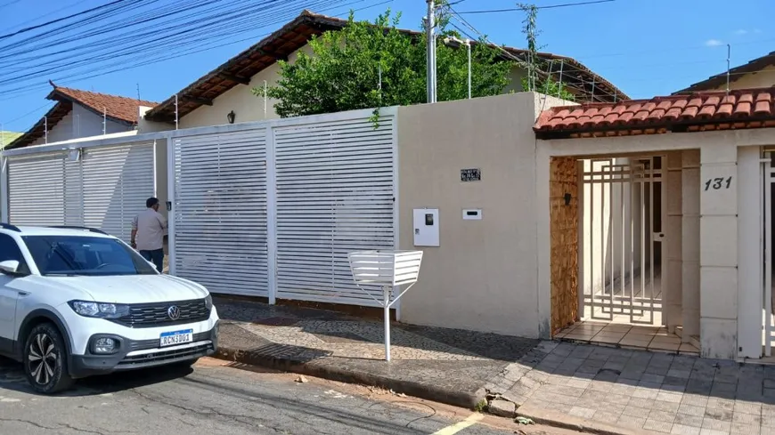 Foto 1 de Casa com 3 Quartos à venda, 301m² em Setor Coimbra, Goiânia