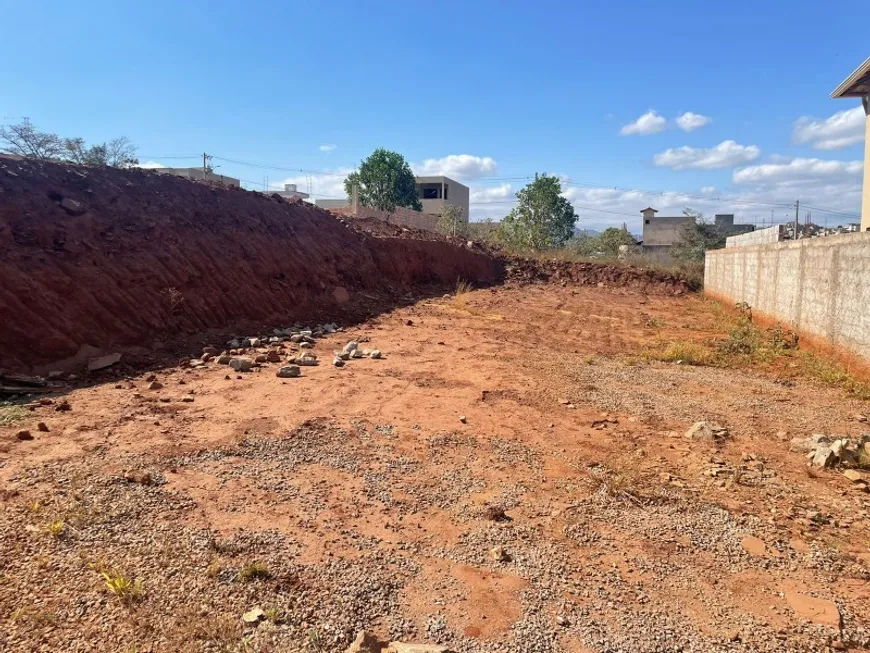 Foto 1 de Lote/Terreno à venda, 400m² em Vila Real, Sabará