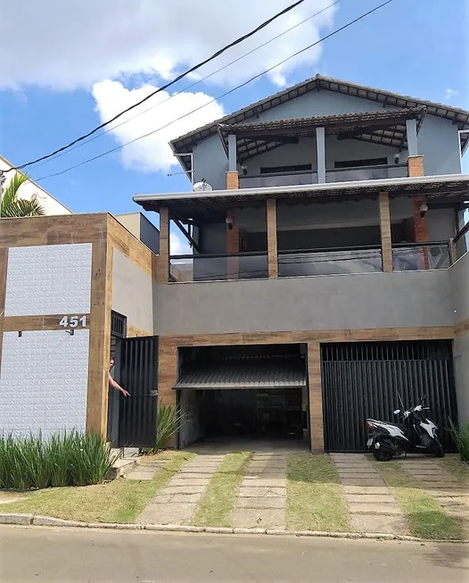 Foto 1 de Casa de Condomínio com 6 Quartos à venda, 292m² em São Pedro, Juiz de Fora